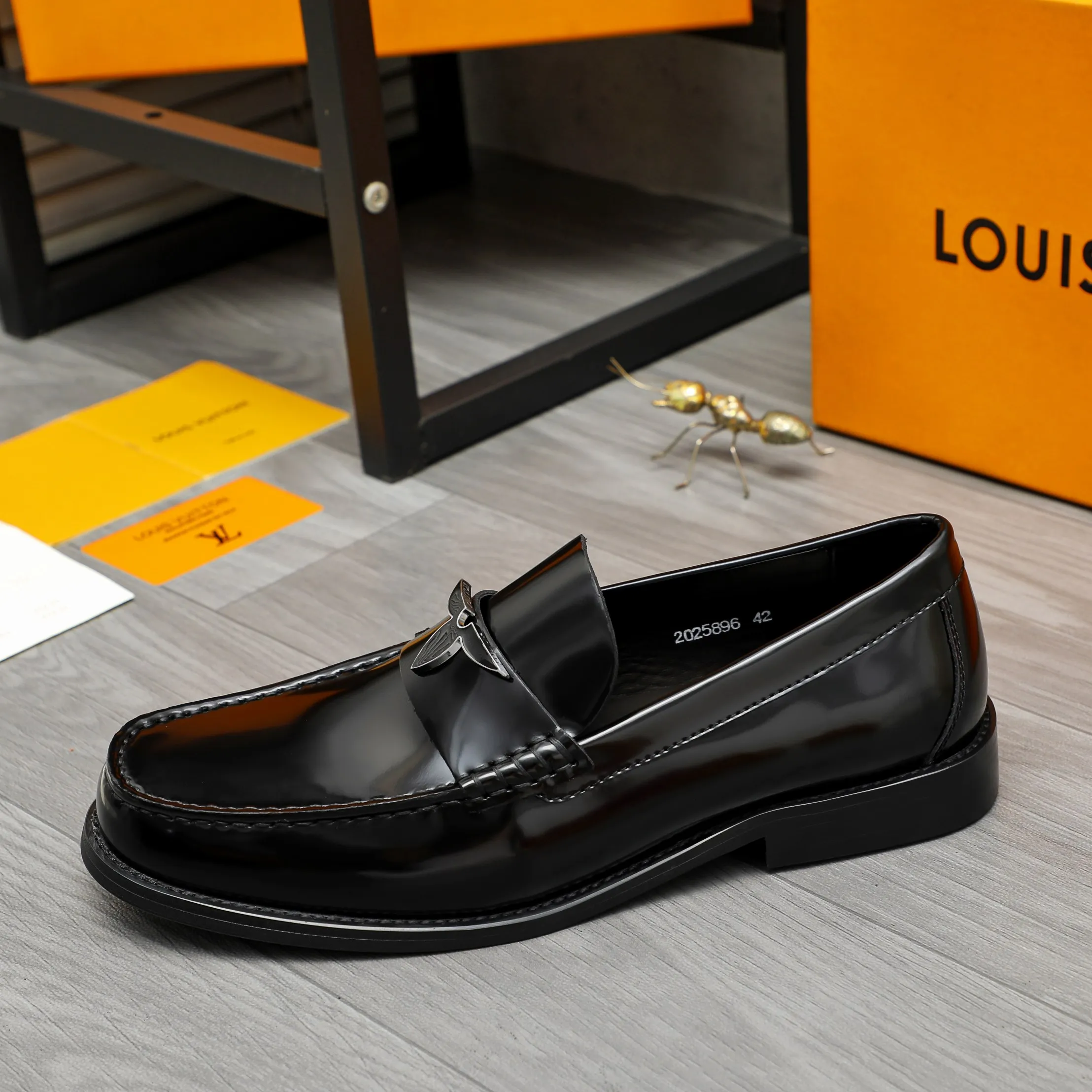 Men's shoes 💰420 Product trademark: LV "Louis Vuitton" business slip-on leather shoes Regular size: 38-45 (45 is custom-made and non-returnable) Product materials: Selected pearlescent cowhide upper, cowhide lining, original outsole